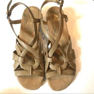 👠A2 by Aerosoles tan wedges Sz 6